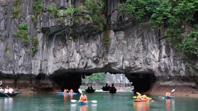 Kayak in lan ha bay